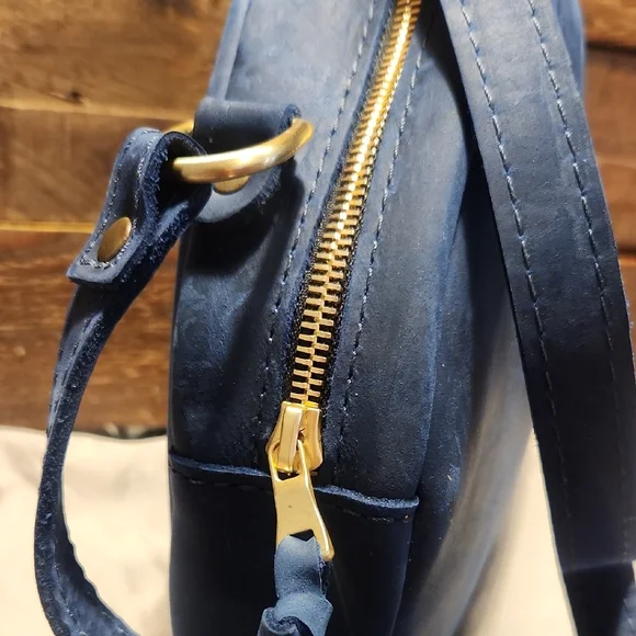 NEW Portland Leather Circle Crossbody - Picture 3 of 9